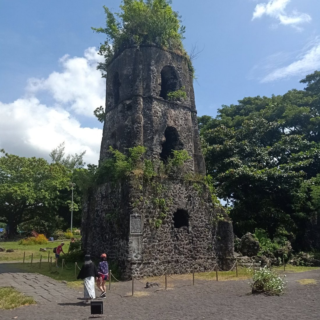 Cagsawa Ruins photo 2